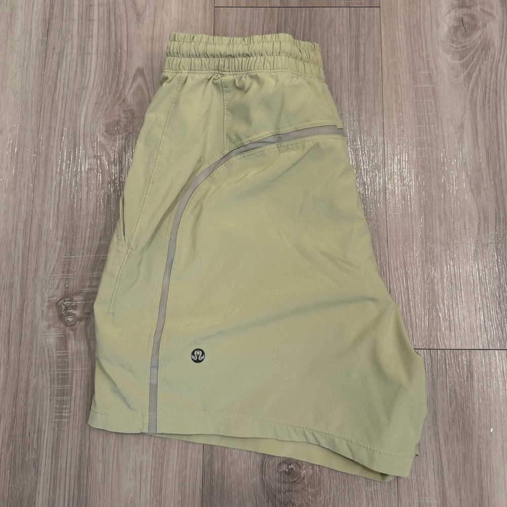 Men's Lululemon Lined Pacebreaker Shorts 5" in Yellow-Green - Picture 2 of 4